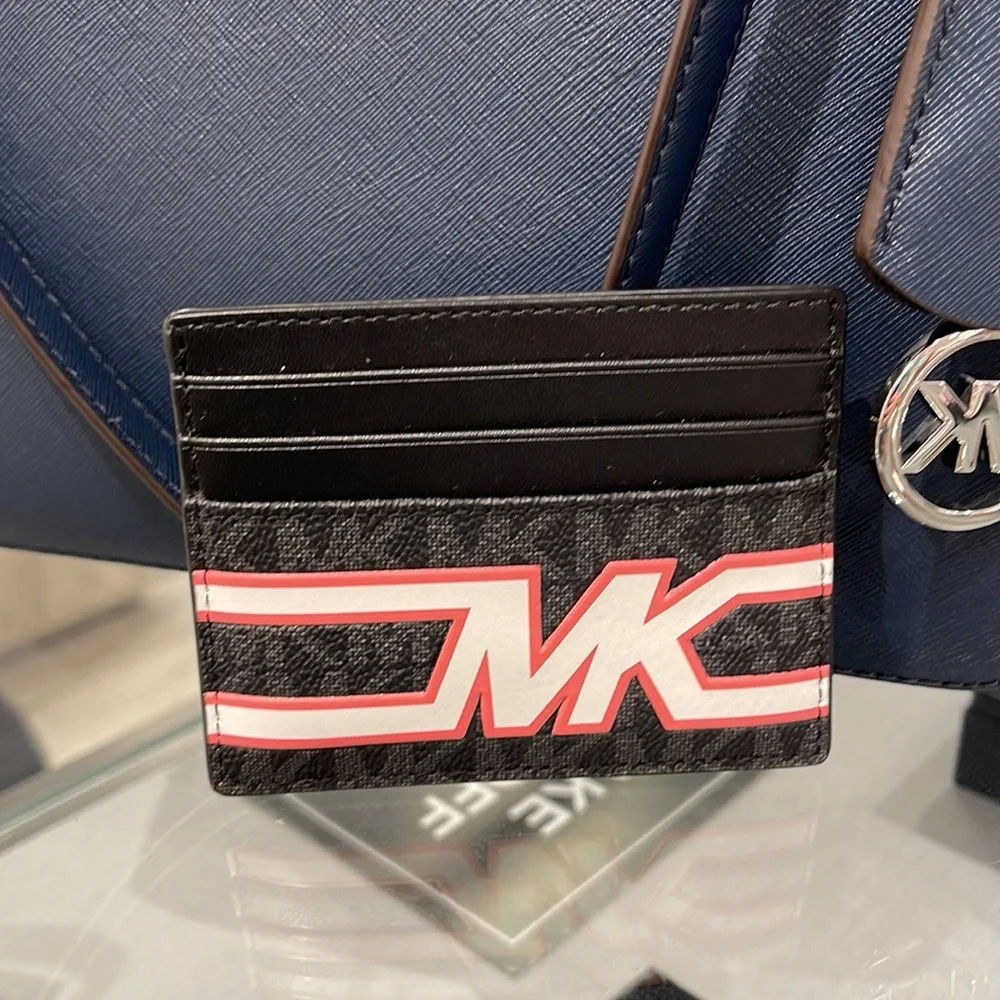 MICHAEL KORS MENS
Cooper Graphic Logo Tall Card Case
Style# 36S3LCOD2B
PINK
NWT - Picture 7 of 16